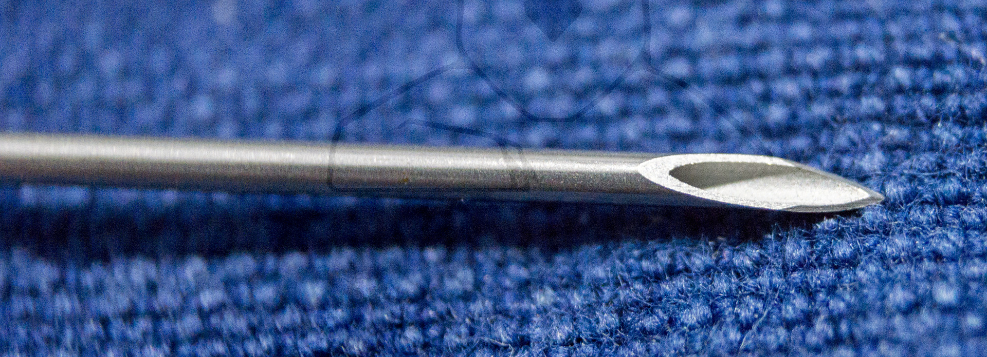 Sterile Einweg Kanüle, B. Braun, ca. Anfang 1970, Detailaufnahme Kanüle mit Dreifach Schliff